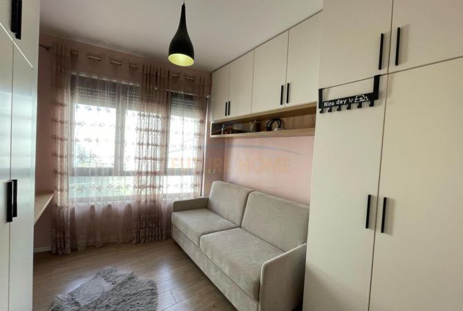 Shtepi ne shitje Apartament ne Tirane, 2+1, Mobilimi E mobiluar, Pagesa 210,000  Euro.