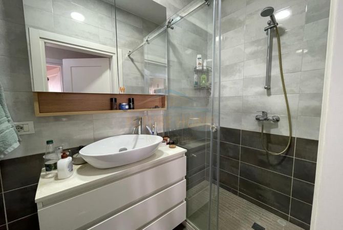 Shtepi ne shitje Apartament ne Tirane, 2+1, Mobilimi E mobiluar, Pagesa 210,000  Euro.