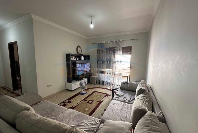 Shtepi ne shitje Apartament ne Tirane, 2+1, Mobilimi Bosh, pa mobiluar, Pagesa 115,000  Euro.