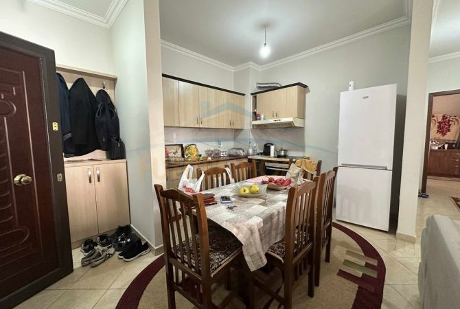 Shtepi ne shitje Apartament ne Tirane, 2+1, Mobilimi Bosh, pa mobiluar, Pagesa 115,000  Euro.