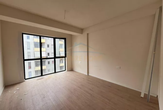 Shtepi ne shitje Apartament ne Tirane, 2+1, Mobilimi Bosh, pa mobiluar, Pagesa 154,000  Euro.