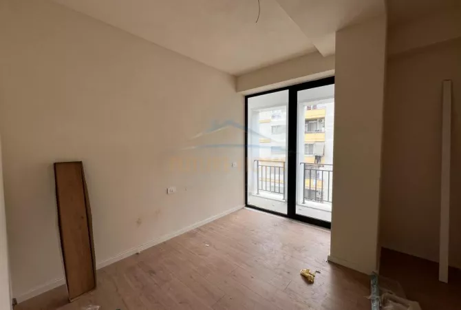 Shtepi ne shitje Apartament ne Tirane, 2+1, Mobilimi Bosh, pa mobiluar, Pagesa 154,000  Euro.