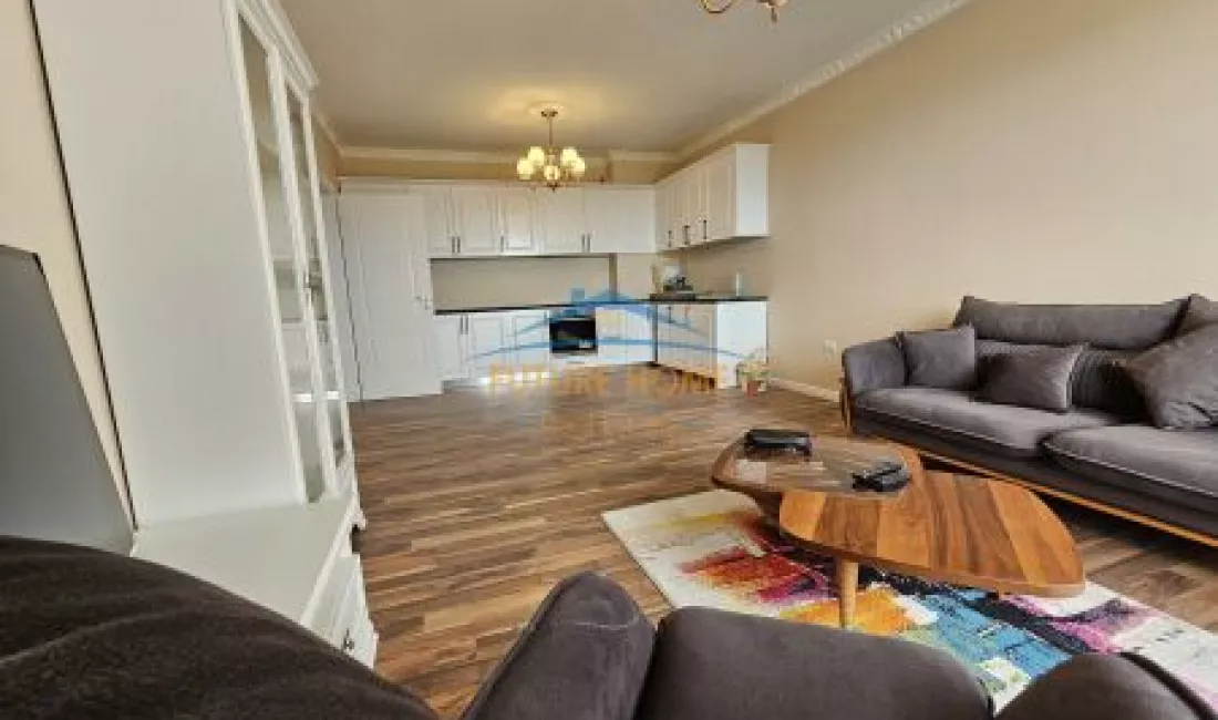 Shtepi ne shitje Apartament ne Tirane, 2+1, Mobilimi E mobiluar, Pagesa 240,000  Euro.