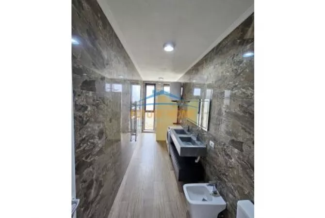 Shtepi ne shitje Apartament ne Tirane, 2+1, Mobilimi E mobiluar, Pagesa 240,000  Euro.