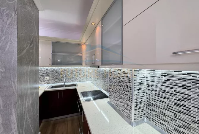 Shtepi ne shitje Apartament ne Tirane, 2+1, Mobilimi E mobiluar, Pagesa 147,000  Euro.