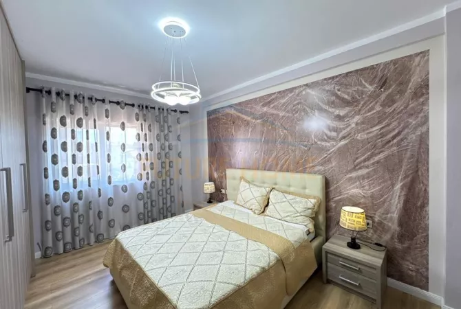 Shtepi ne shitje Apartament ne Tirane, 2+1, Mobilimi E mobiluar, Pagesa 147,000  Euro.