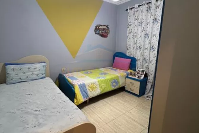 Shtepi ne shitje Apartament ne Tirane, 2+1, Mobilimi E mobiluar, Pagesa 155,000  Euro.