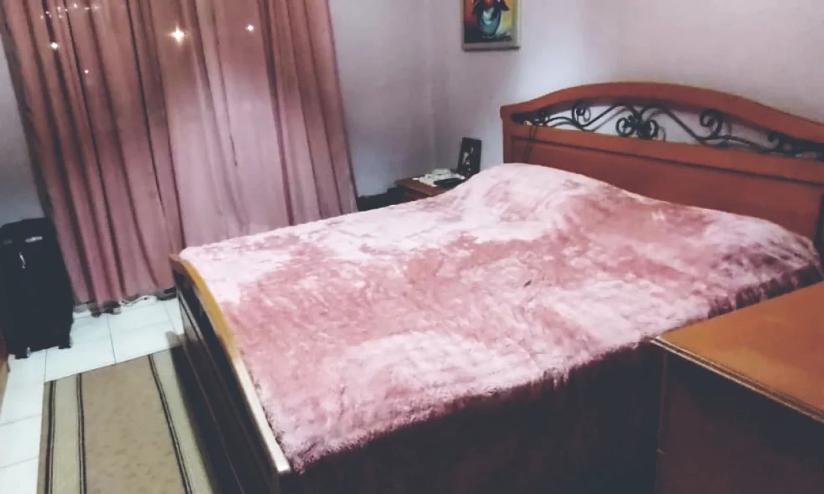 Shtepi ne shitje Apartament ne Tirane, 2+1, Mobilimi Pjeserisht e mobiluar, Pagesa 130,000  Euro.