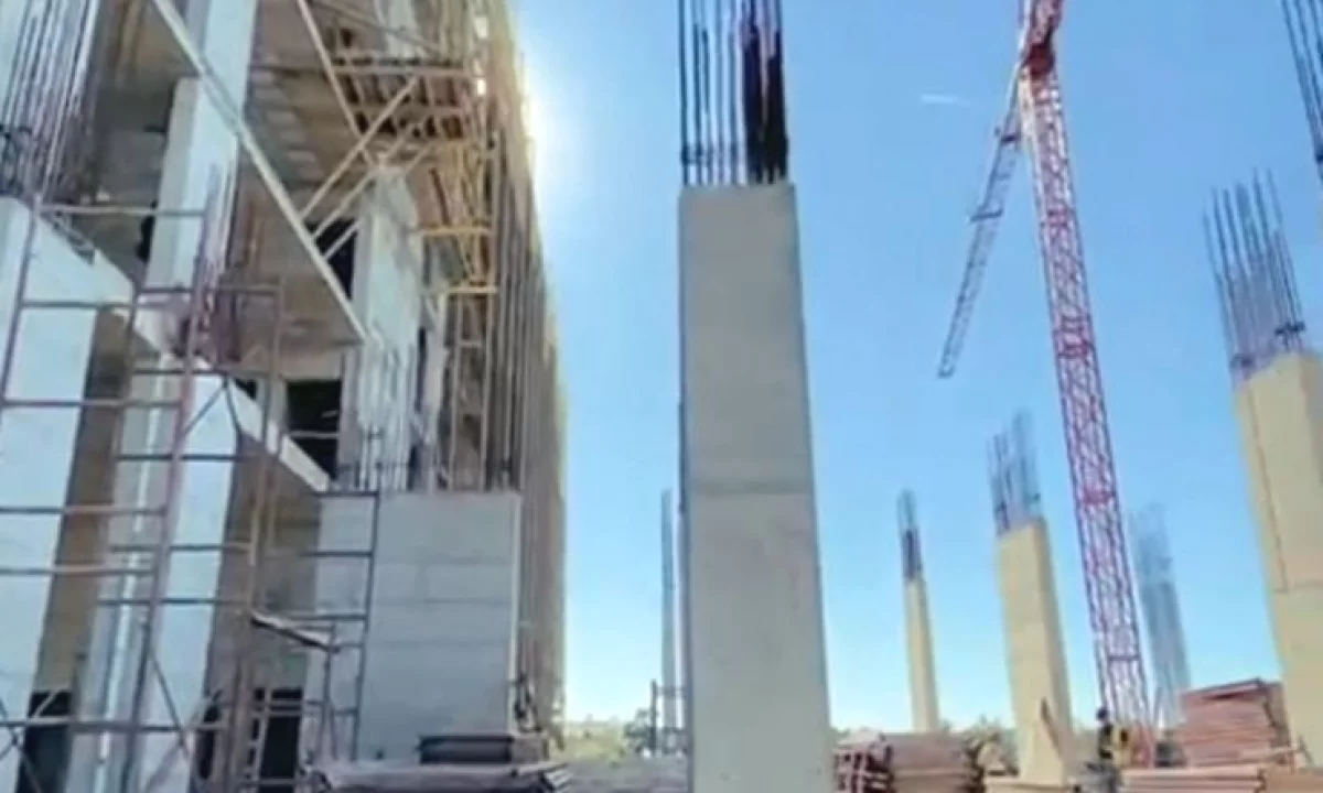 Shtepi ne shitje Apartament ne Tirane, 2+1, Mobilimi Bosh, pa mobiluar, Pagesa 75,600  Euro.