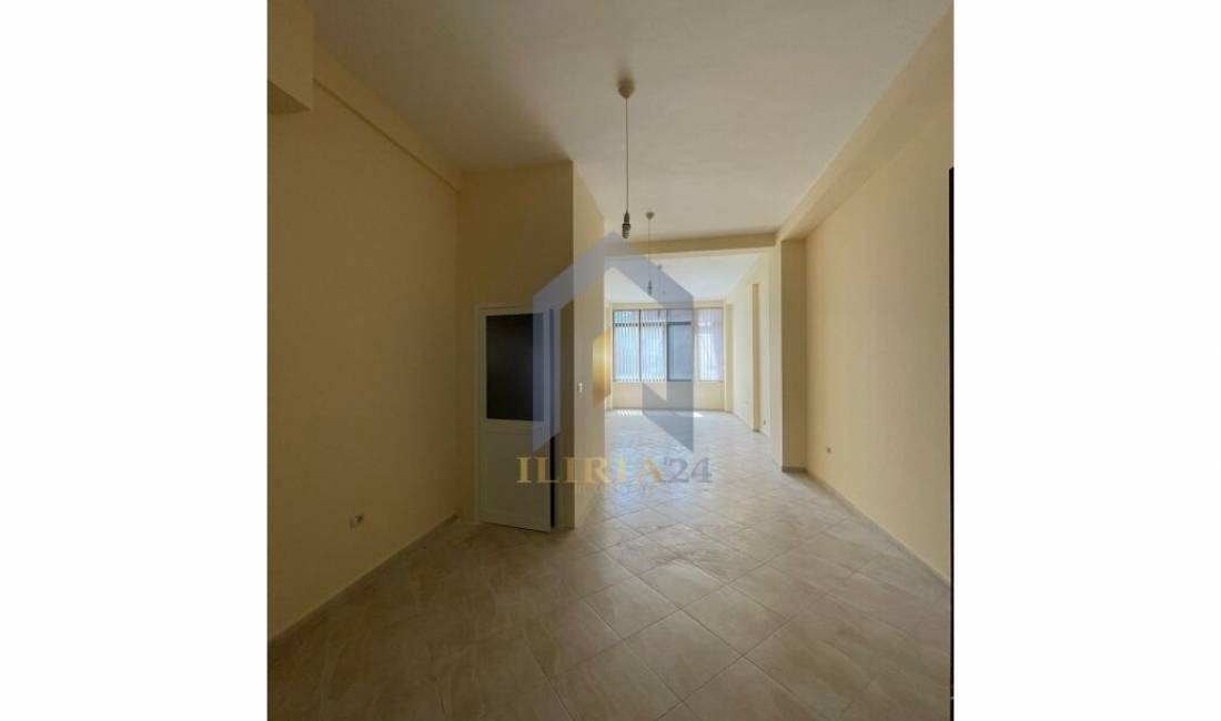 Ambient komercial per qira, "21 Dhjetori"