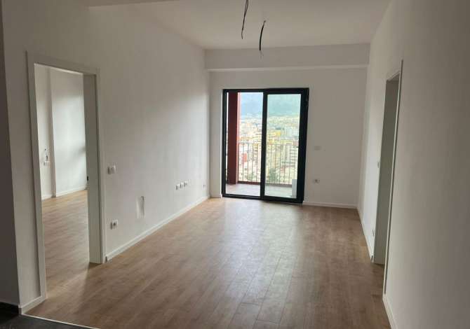 Ambiente Commerciale in Affitto 3+1 a Tirana - 1,100 Euro