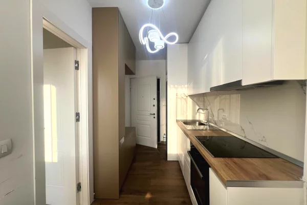 Garzoniere me qira te “Komuna e Parisit”