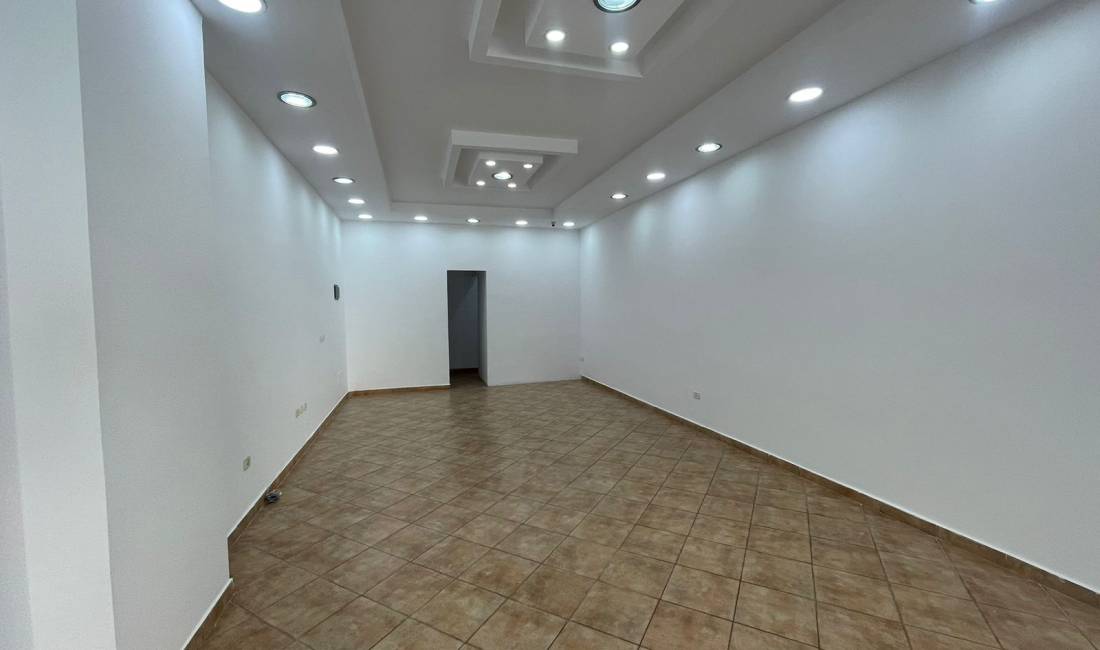 Ambient biznesi ne shitje, "Rruga e Kavajes"