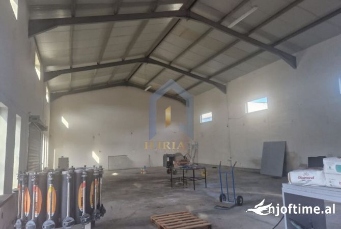 Ambiente Commerciale in Affitto 4+1 a Tirana - 2,000 Euro