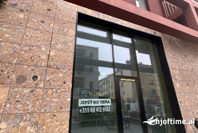 Ambiente Commerciale in Affitto 1+1 a Tirana - 2,500 Euro
