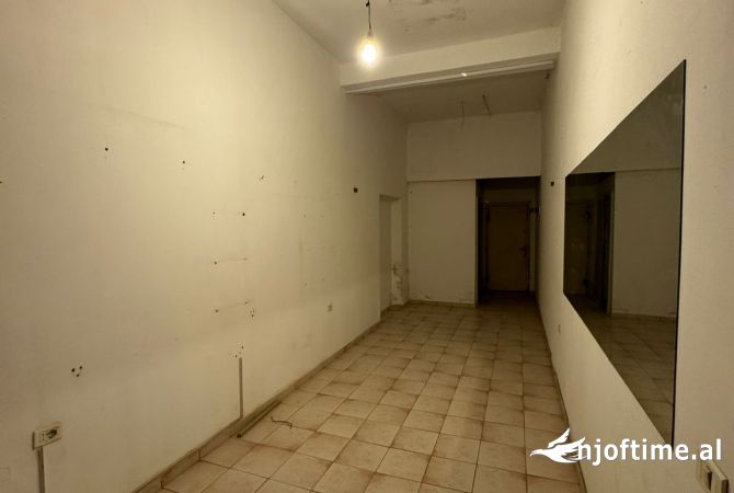 Business Property for Rent 1+1 in Tirana - 250 Euro