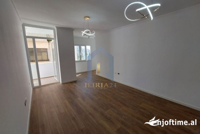 Ambiente Commerciale in Affitto 3+1 a Tirana - 800 Euro