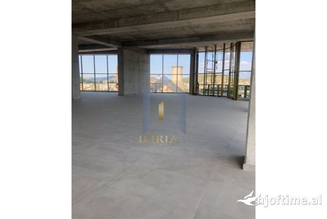 Ambiente Commerciale in Affitto 1+1 a Tirana - 3,500 Euro