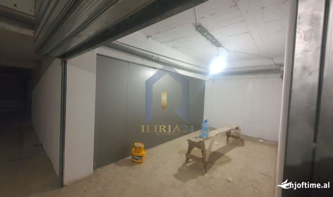 3 Poste parkimi ne shitje, "Ali Dem"