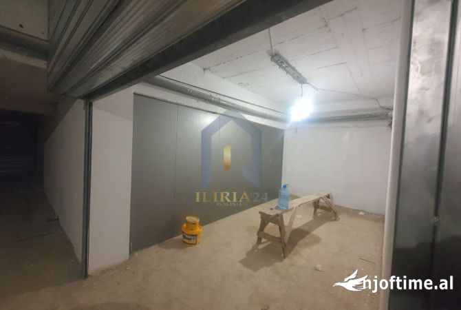Ambiente Commerciale in Vendita 4+1 a Tirana - 54,000 Euro