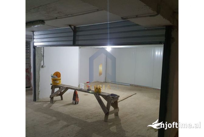 Ambiente Commerciale in Vendita 4+1 a Tirana - 54,000 Euro