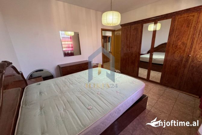 Apartament 2+1 per qira per banim ose per zyra ne “Bllok” 