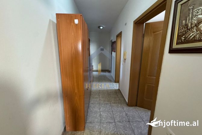 Apartament 2+1 per qira per banim ose per zyra ne “Bllok” 