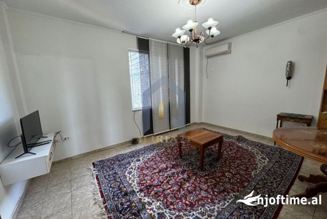 Apartament 2+1 per qira per banim ose per zyra ne “Bllok” 