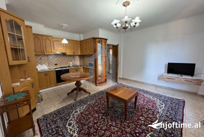 Apartament 2+1 per qira per banim ose per zyra ne “Bllok” 