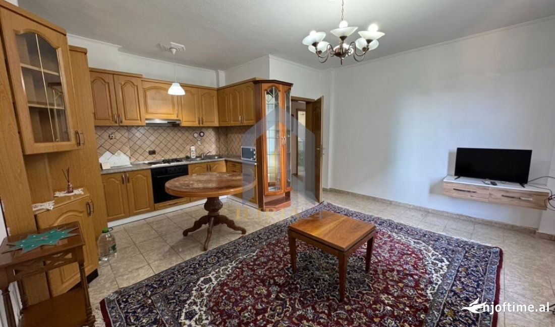 Apartament 2+1 per qira per banim ose per zyra ne “Bllok” 