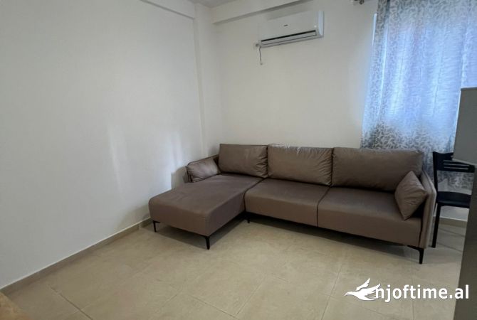 Apartament 2+1 me qira ne “Shinat e Trenit"
