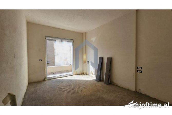 Shtepi ne shitje Apartament ne Tirane, 2+1, Mobilimi Bosh, pa mobiluar, Pagesa 290,000  Euro.