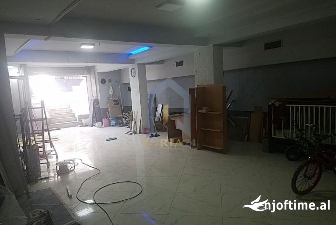 Ambiente Commerciale in Vendita 3+1 a Tirana - 90,000 Euro