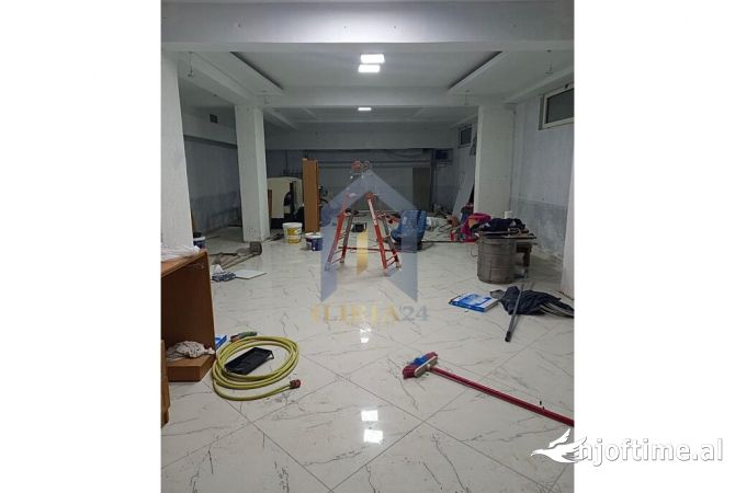 Ambiente Commerciale in Vendita 3+1 a Tirana - 90,000 Euro