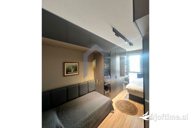 Shtepi ne shitje Apartament ne Tirane, 3+1, Mobilimi E mobiluar, Pagesa 310,000  Euro.