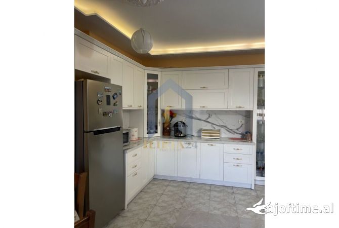 Appartamento in vendita a Tirana 2+1, Arredato