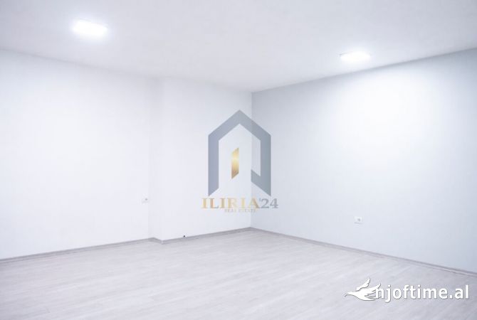 Ambient per zyra me qira "Sheshi Willson"