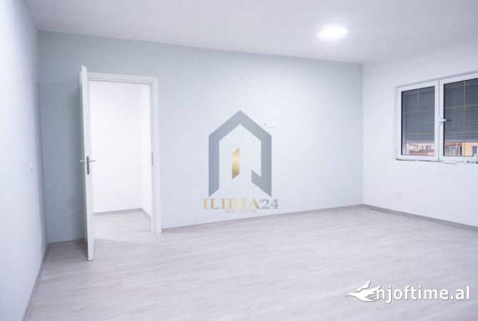 Ambient per zyra me qira "Sheshi Willson"