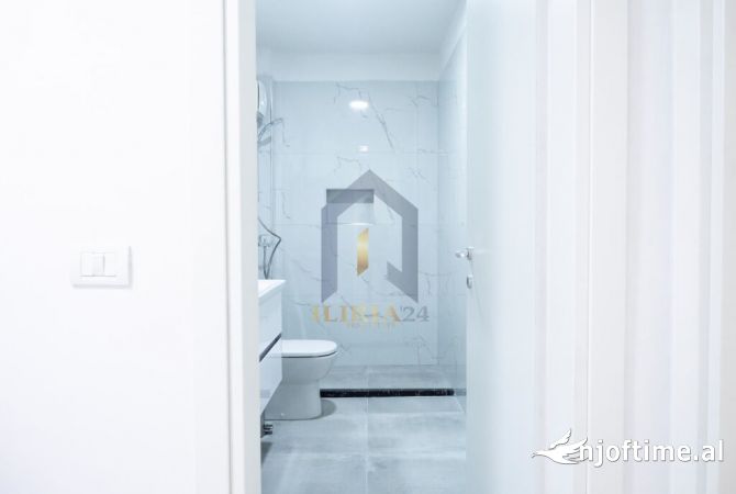 Ambient per zyra me qira "Sheshi Willson"