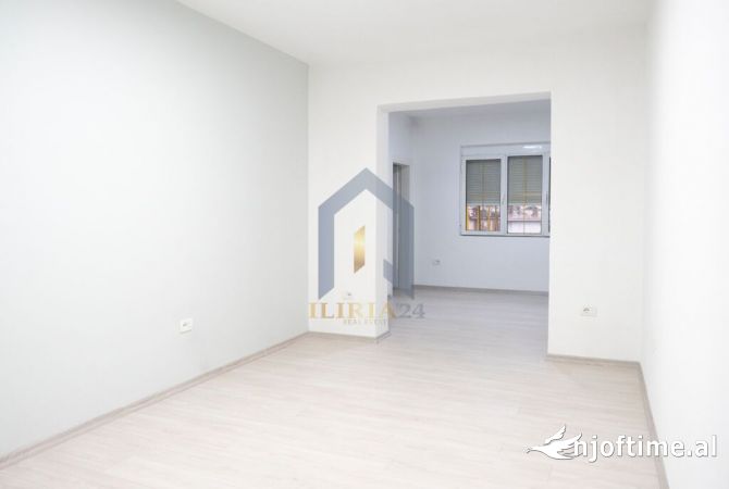 Ambient per zyra me qira "Sheshi Willson"