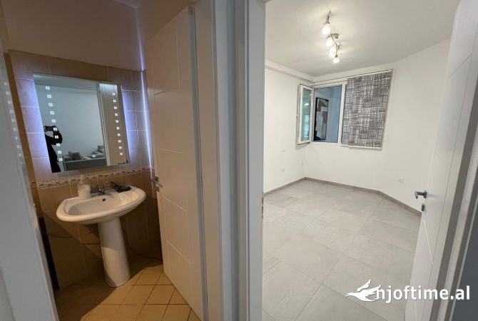 Ambient 2+1 me qira tek "Myslym Shyri"