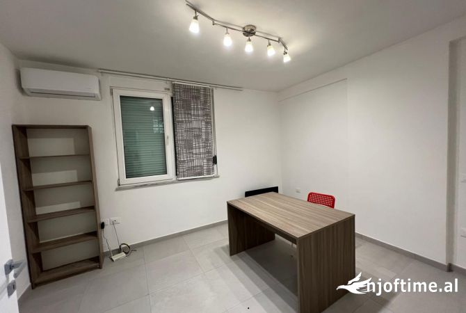 Ambient 2+1 me qira tek "Myslym Shyri"