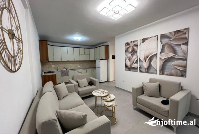 Ambient 2+1 me qira tek "Myslym Shyri"