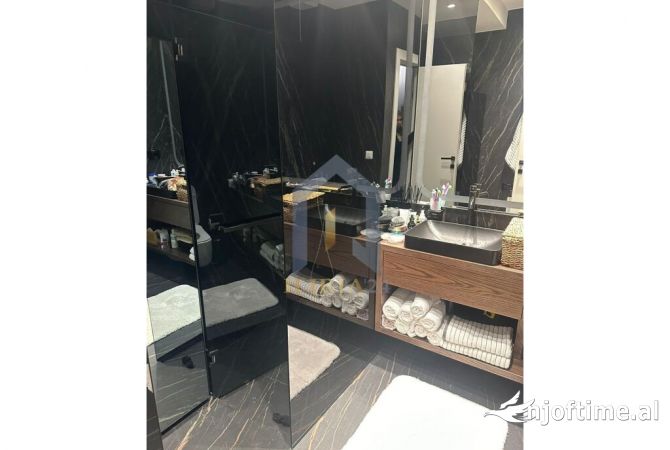 Appartamento in affitto a Tirana 2+1, Arredato