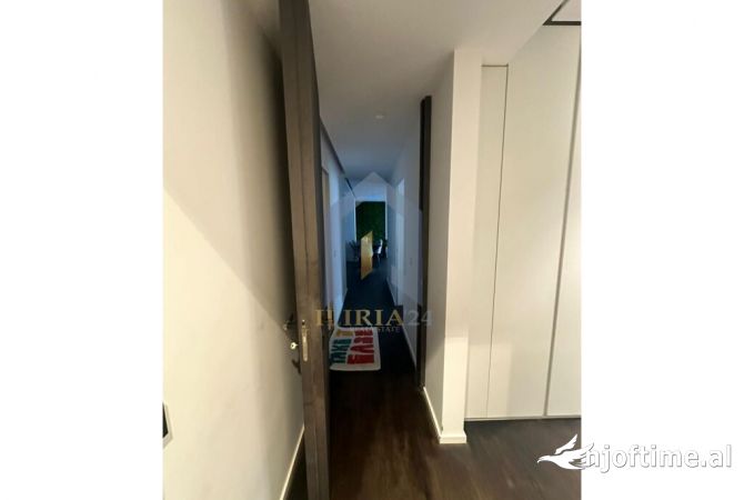 Appartamento in affitto a Tirana 2+1, Arredato