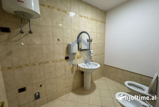 Ambient 4+1 me qira ne Bllok ,
