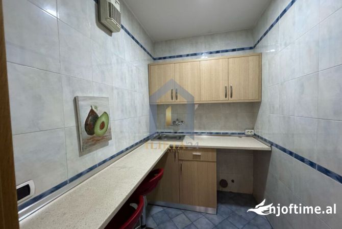 Ambient 4+1 me qira ne Bllok ,