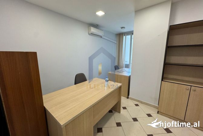Ambient 4+1 me qira ne Bllok ,