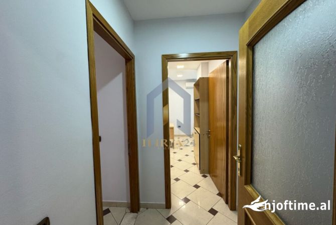 Ambient 4+1 me qira ne Bllok ,