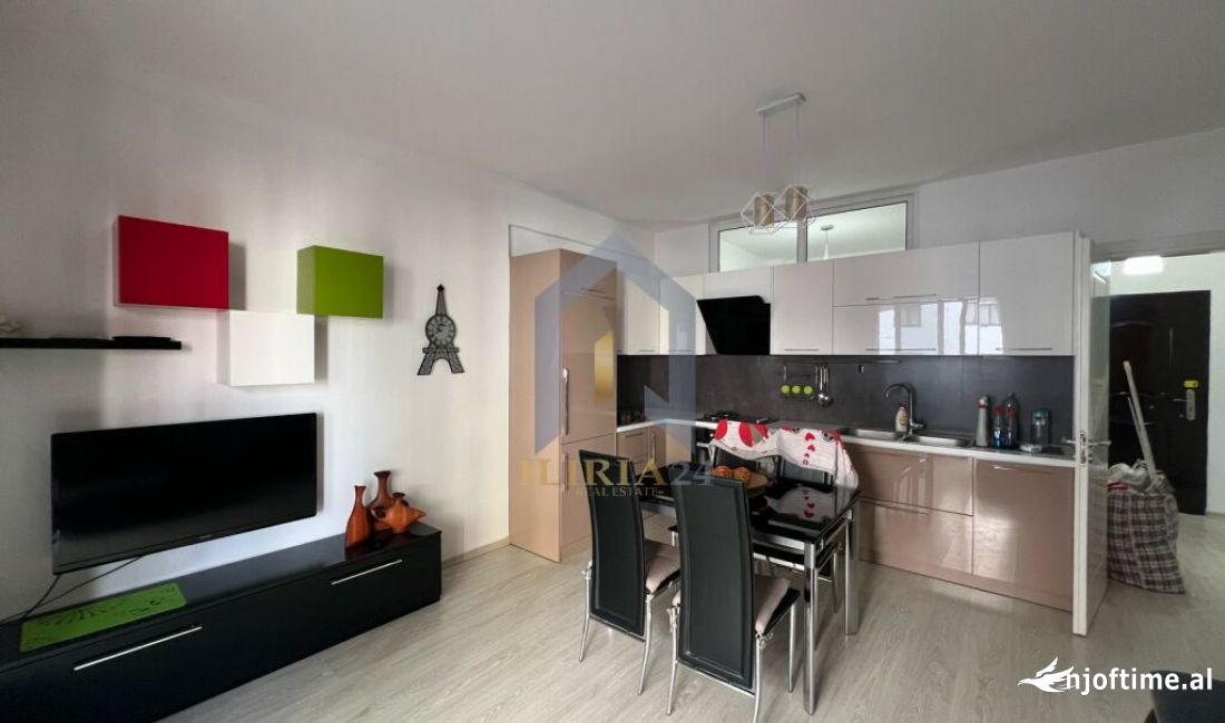 Shtepi me qera Apartament ne Tirane, 2+1, Mobilimi E mobiluar, Pagesa 450  Euro.